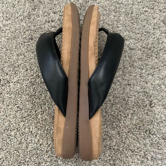 Cliffs By White Mountain "Forgiving" Flip Flop Sandals - Size 5.5M - Picture 8 of 11